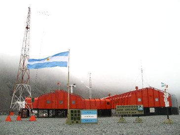 Orcada Forschungsstation in der Antarktis ausgestattet mit WS200 Windsensoren von American Traffic im Jahr 2011